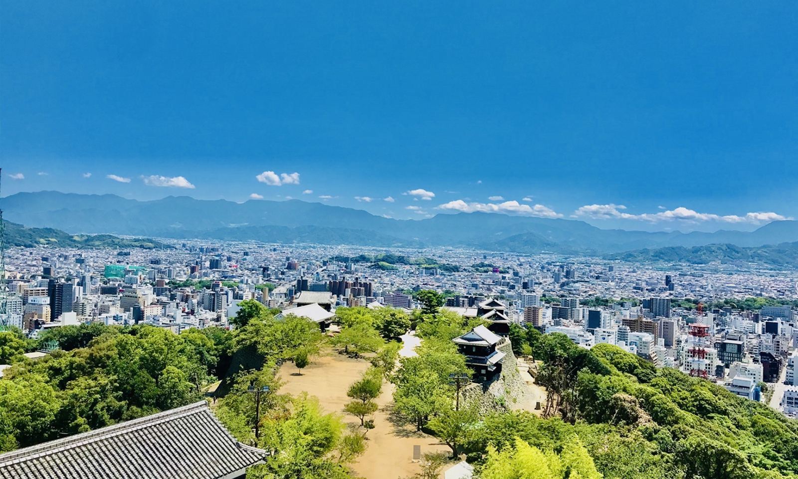 青空と街