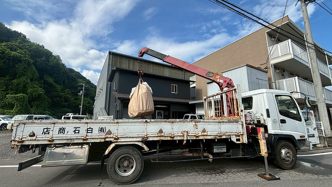 トラックに載せられる荷物
